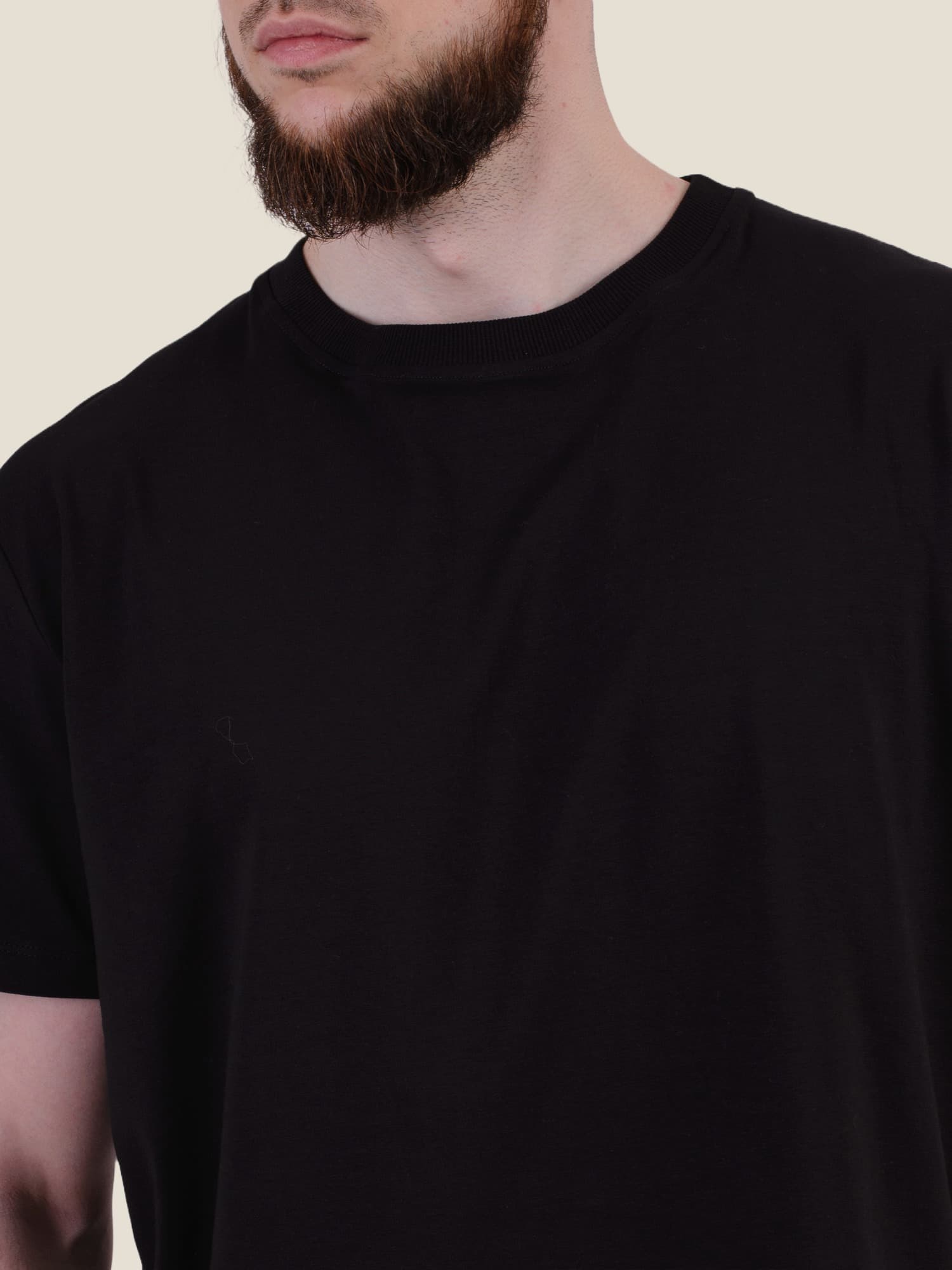 Футболка чорна однотонна